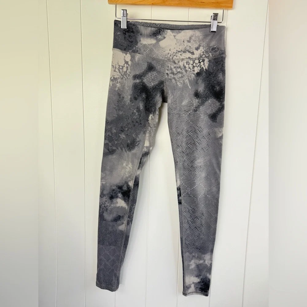ALO Yoga stylish marble